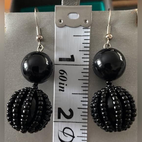 Black bead and chain layered necklace and earring set - Picture 3 of 5